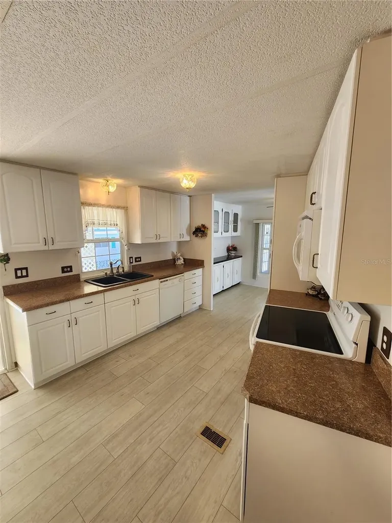 808 53rd Avenue E Bradenton FL 34203