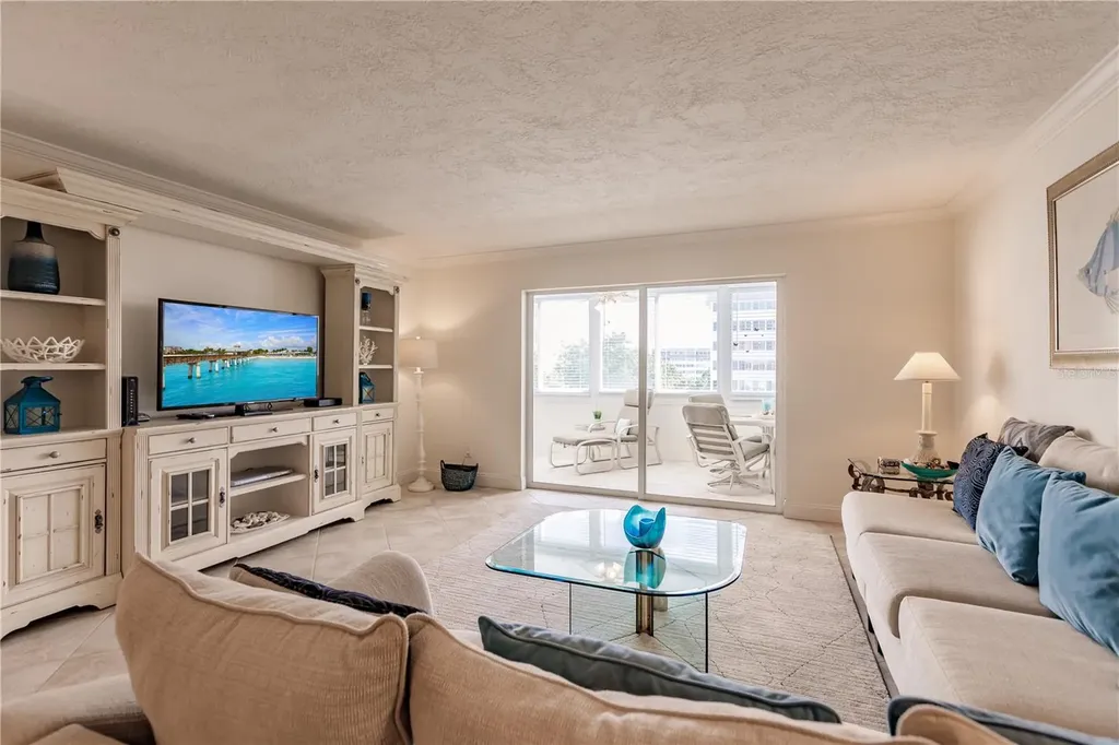 1055 W Peppertree Drive Sarasota FL 34242