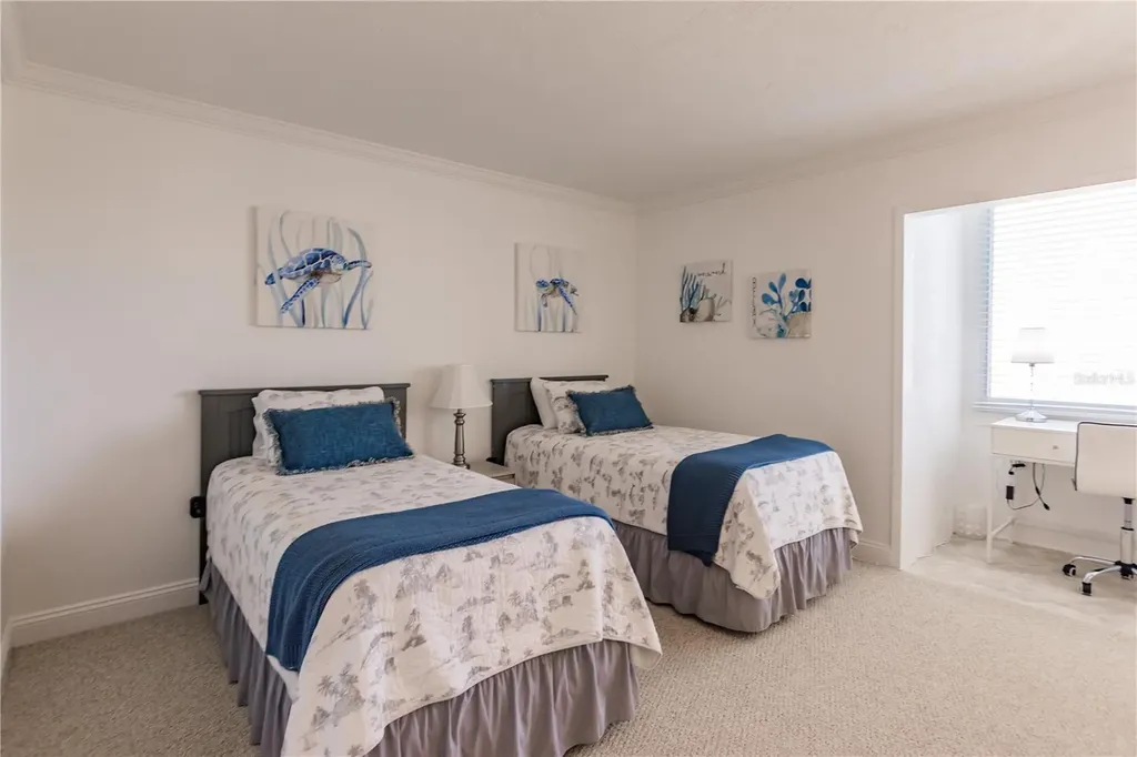 1055 W Peppertree Drive Sarasota FL 34242
