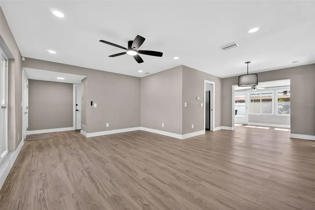 2161 Wateroak Drive N Clearwater FL 33764