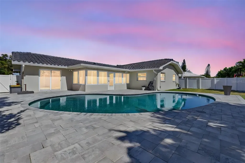 2161 Wateroak Drive N Clearwater FL 33764