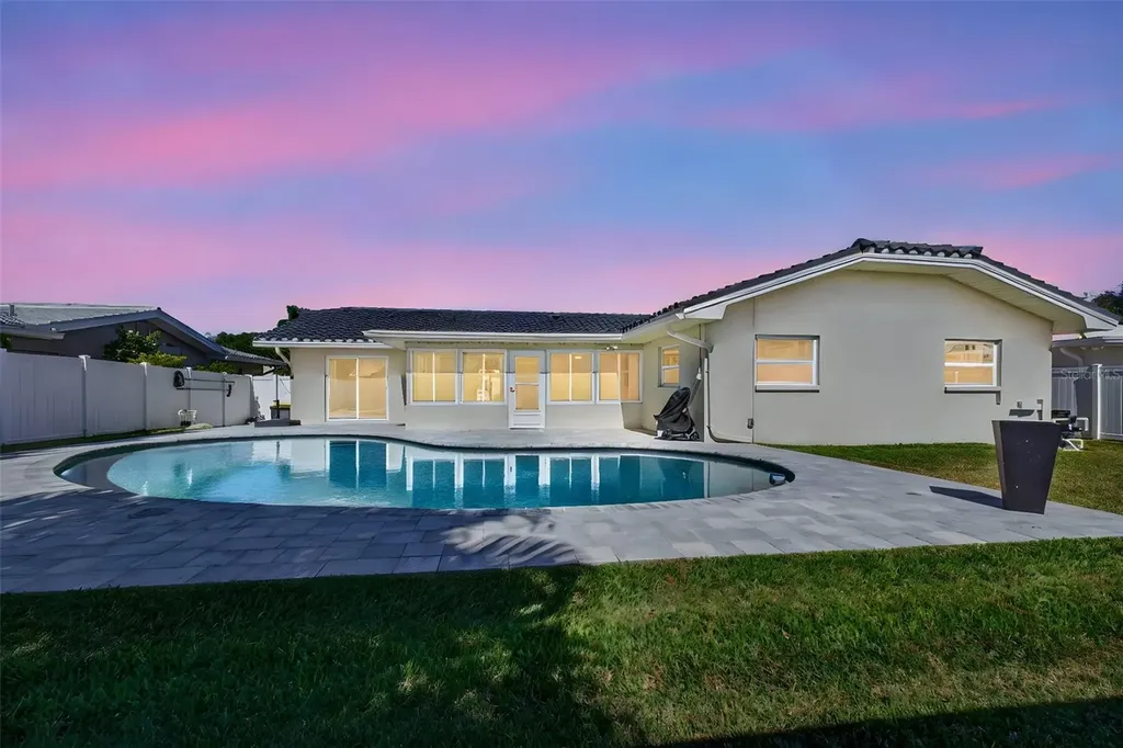 2161 Wateroak Drive N Clearwater FL 33764
