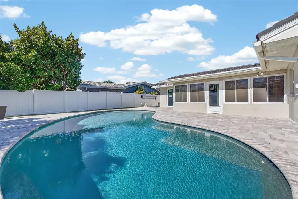 2161 Wateroak Drive N Clearwater FL 33764