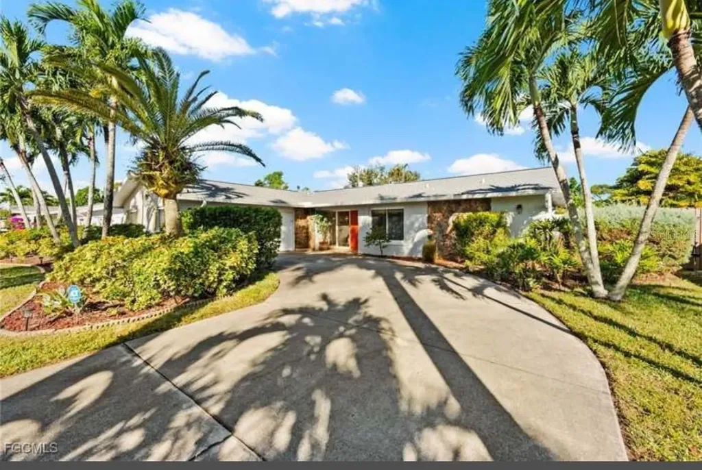 2451 Jasper Avenue Fort Myers FL 33907