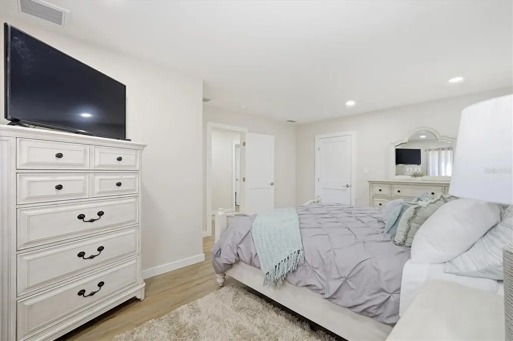 5247 Carmilfra Drive Sarasota FL 34231
