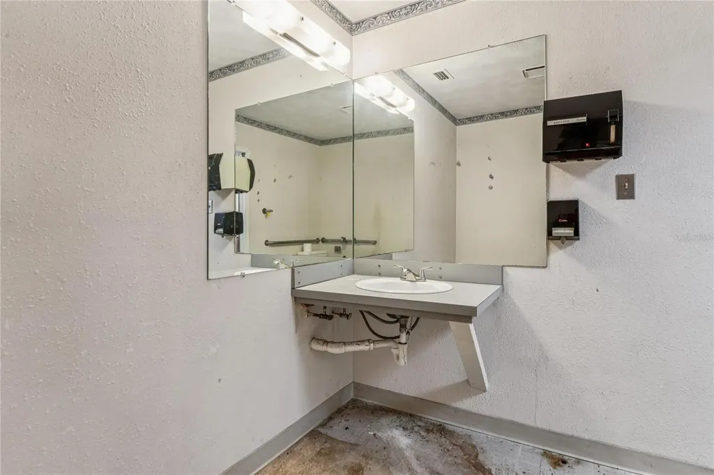 5273 Treiman Boulevard Dade City FL 33523