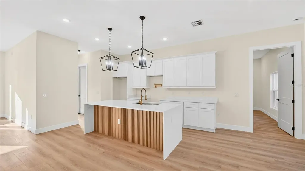 257 Lago Vista Street Debary FL 32713