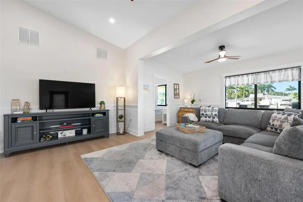 401 28th Street Holmes Beach FL 34217