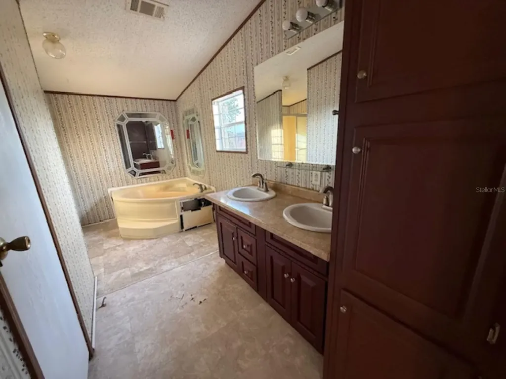 217 Longview Avenue Lady Lake FL 32159