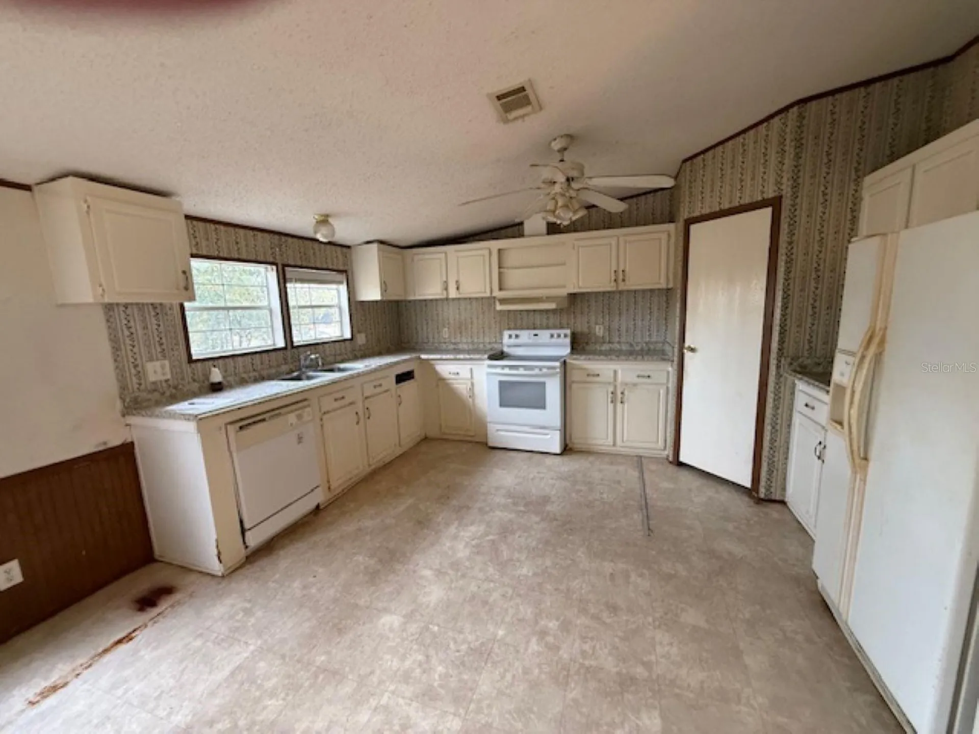 217 Longview Avenue Lady Lake FL 32159