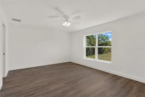 2011 Edgewood Avenue Leesburg FL 34748