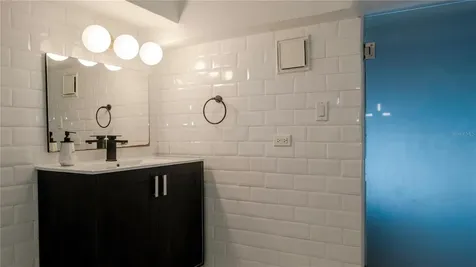 203 Recinto Sur Old San Juan PR 00901