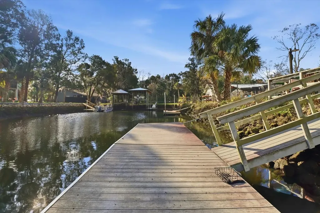 3619 N Suwannee Point Crystal River FL 34428