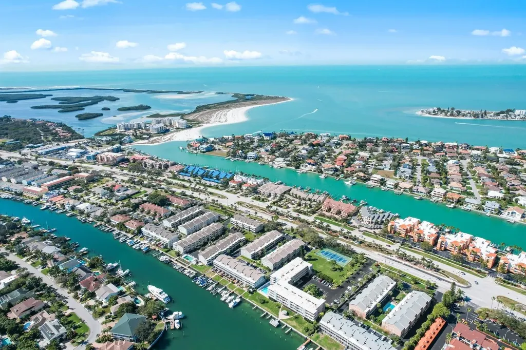 719 Pinellas Bayway S Tierra Verde FL 33715
