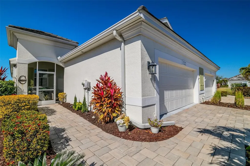 7522 Campus Cove Sarasota FL 34243