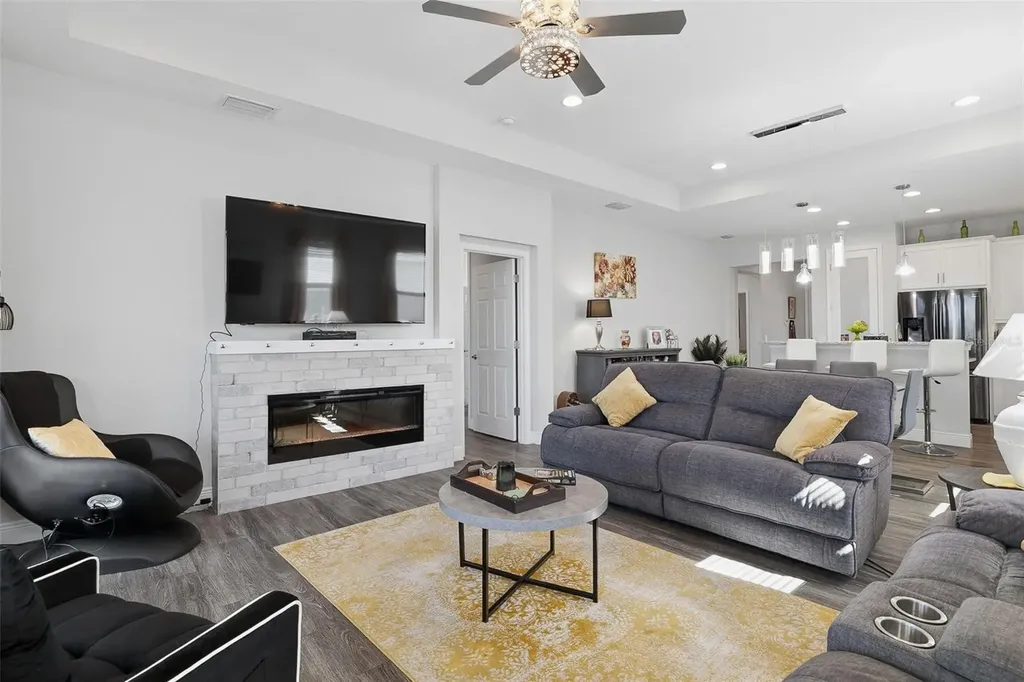 7522 Campus Cove Sarasota FL 34243