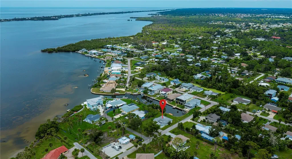352 Oak Street Englewood FL 34223
