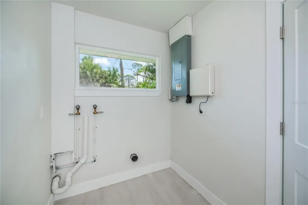352 Oak Street Englewood FL 34223