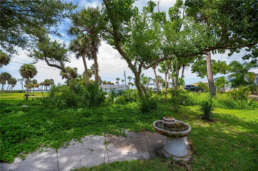 352 Oak Street Englewood FL 34223