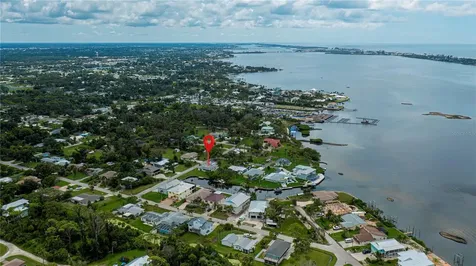 352 Oak Street Englewood FL 34223