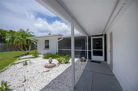 352 Oak Street Englewood FL 34223