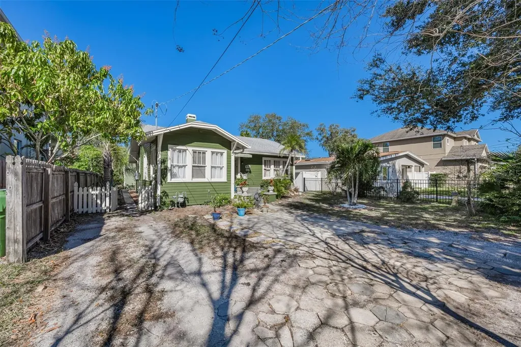 3411 W Bay Avenue Tampa FL 33611
