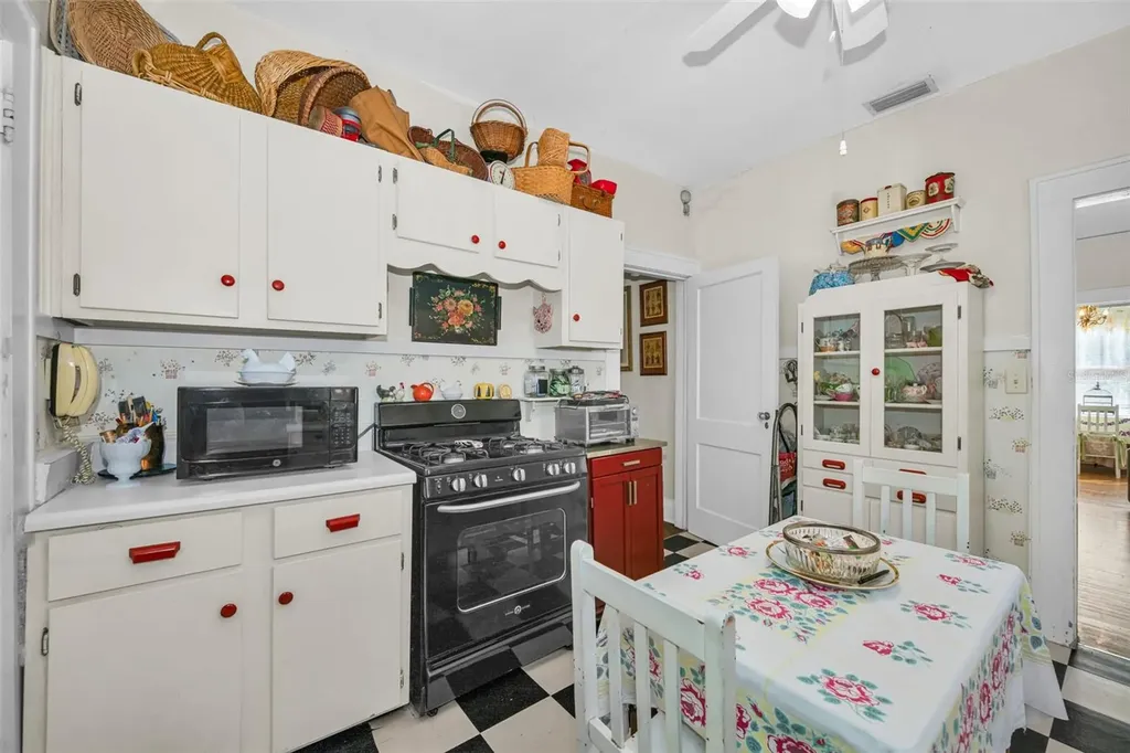 3411 W Bay Avenue Tampa FL 33611