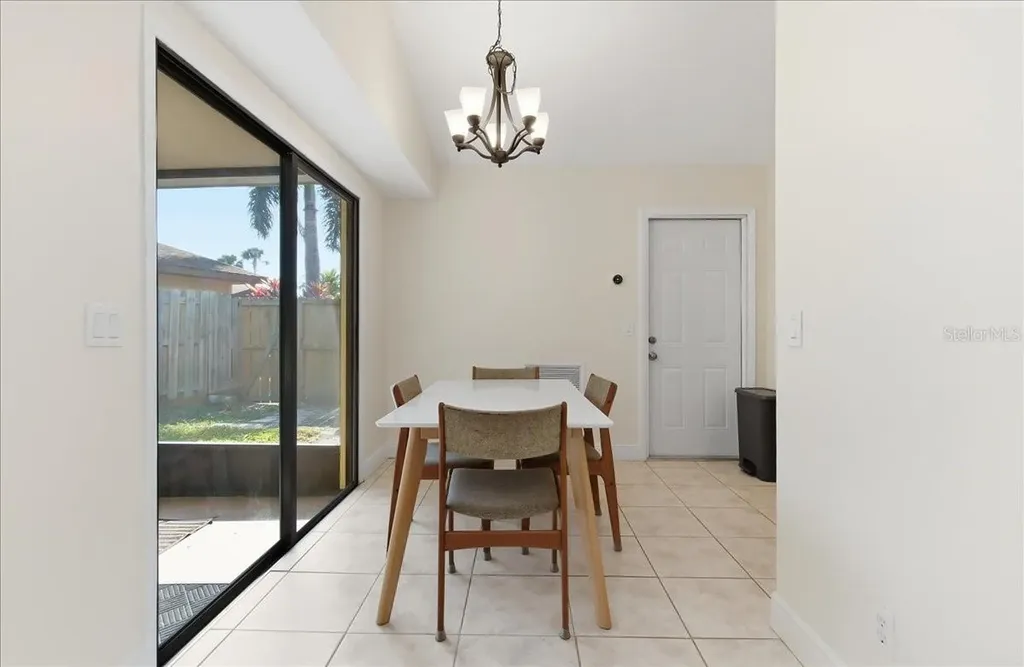 8215 Country Oaks Court Sarasota FL 34243