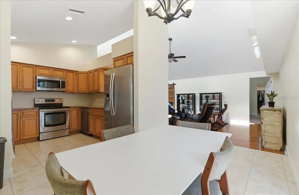 8215 Country Oaks Court Sarasota FL 34243