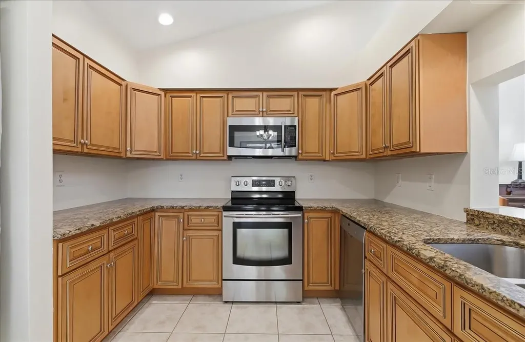 8215 Country Oaks Court Sarasota FL 34243
