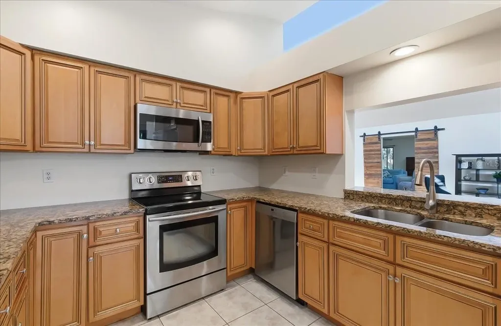 8215 Country Oaks Court Sarasota FL 34243