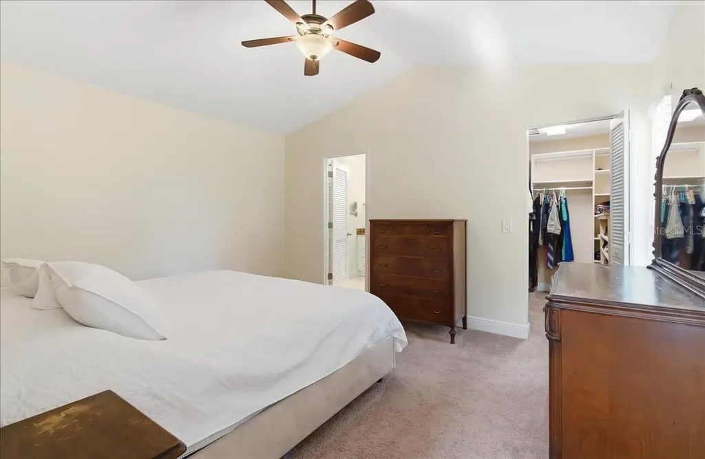8215 Country Oaks Court Sarasota FL 34243