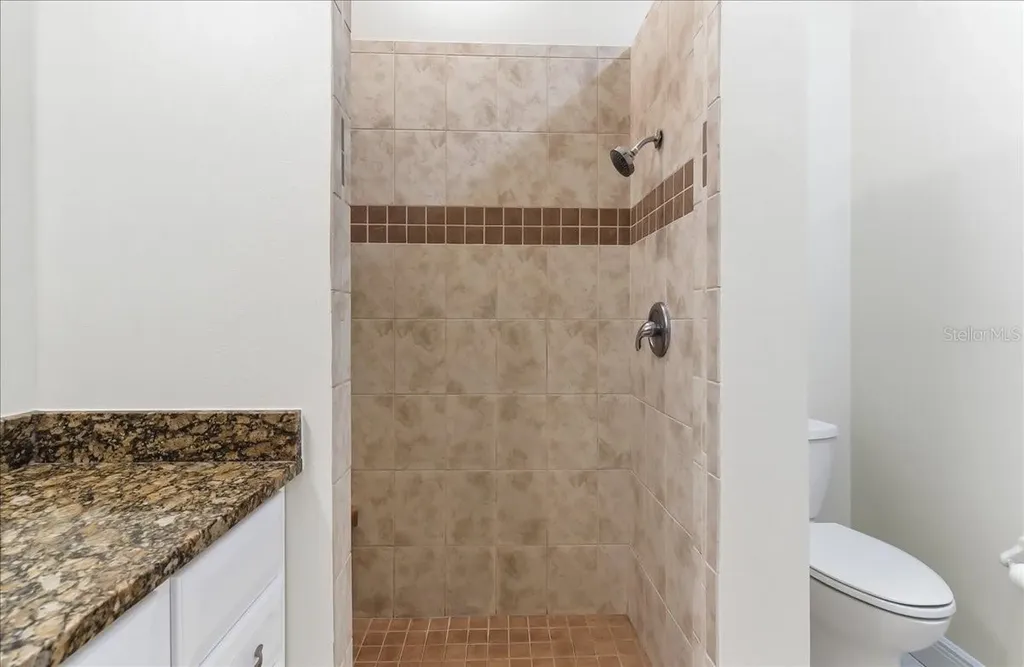 8215 Country Oaks Court Sarasota FL 34243