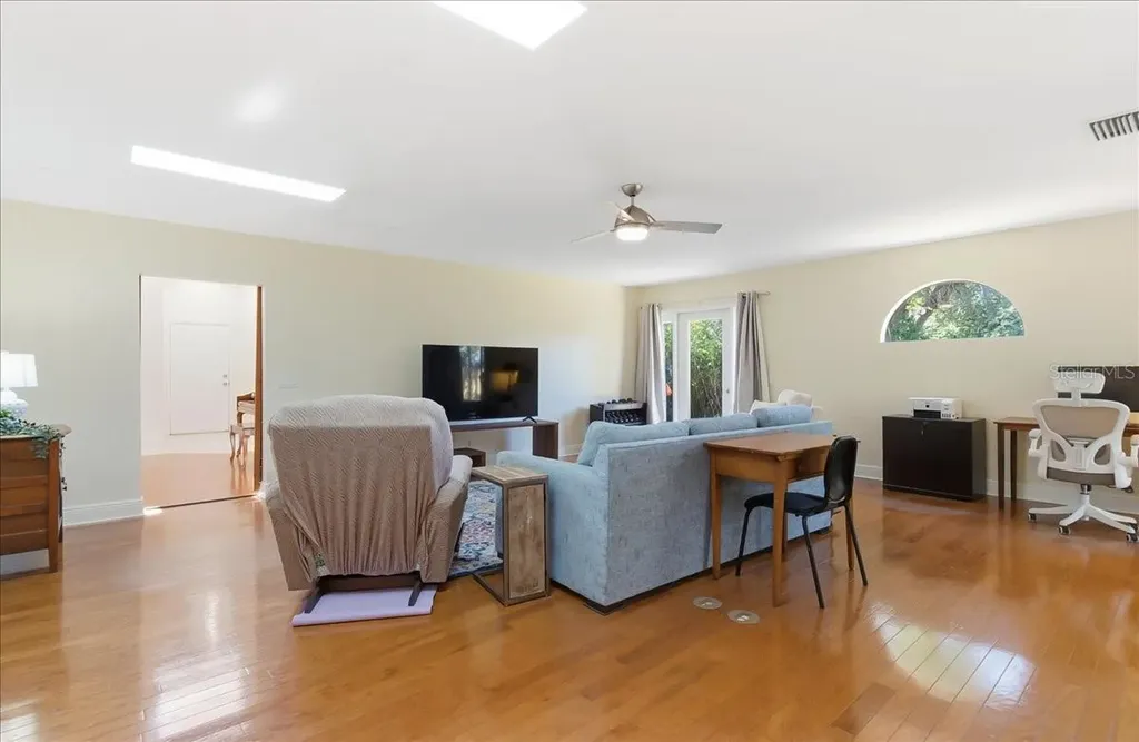 8215 Country Oaks Court Sarasota FL 34243