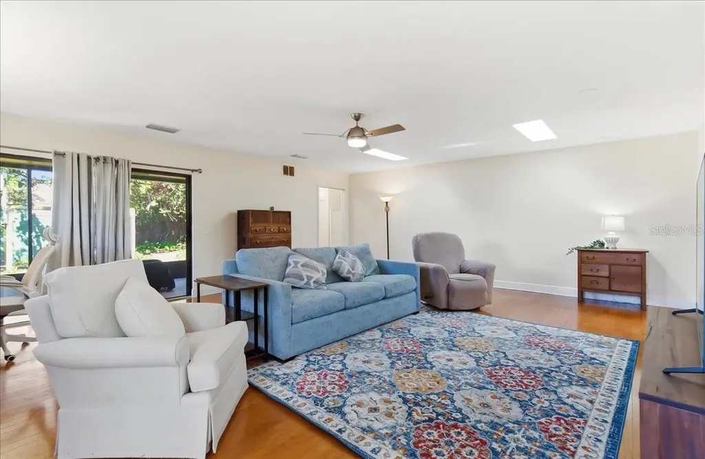 8215 Country Oaks Court Sarasota FL 34243