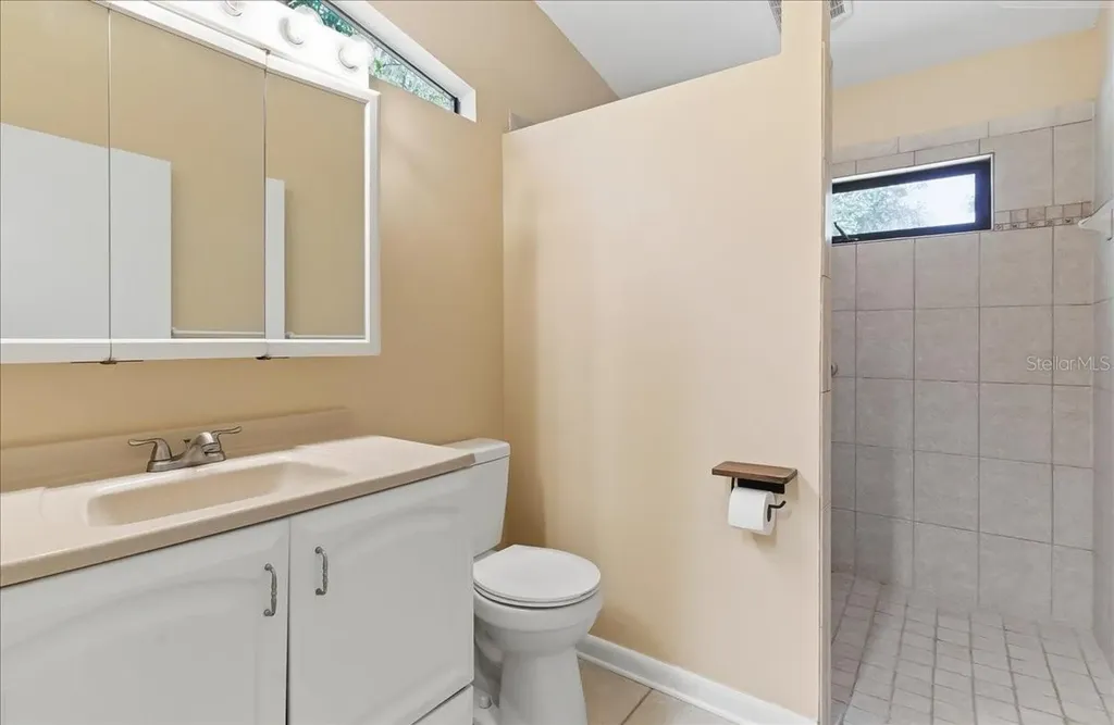 8215 Country Oaks Court Sarasota FL 34243
