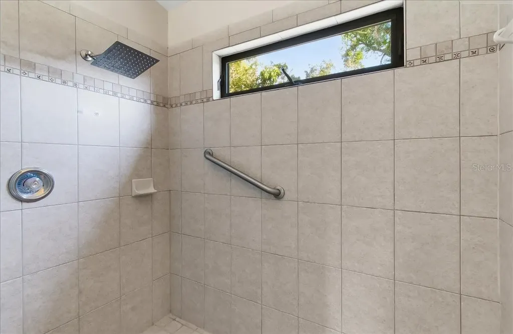 8215 Country Oaks Court Sarasota FL 34243