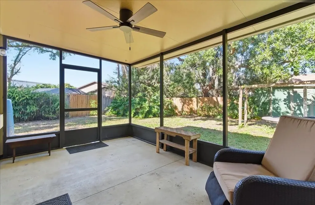 8215 Country Oaks Court Sarasota FL 34243