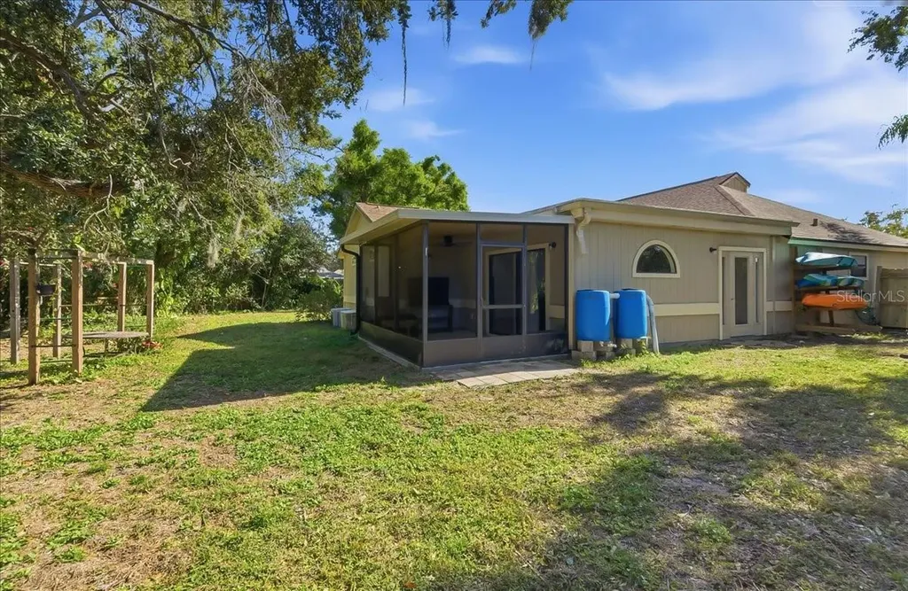 8215 Country Oaks Court Sarasota FL 34243