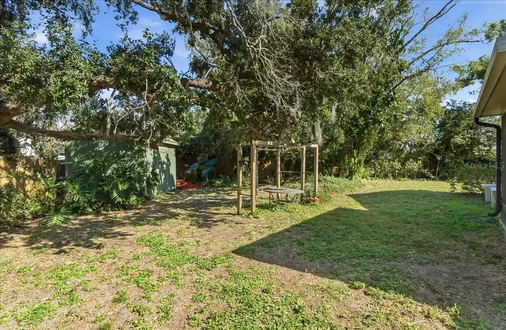 8215 Country Oaks Court Sarasota FL 34243
