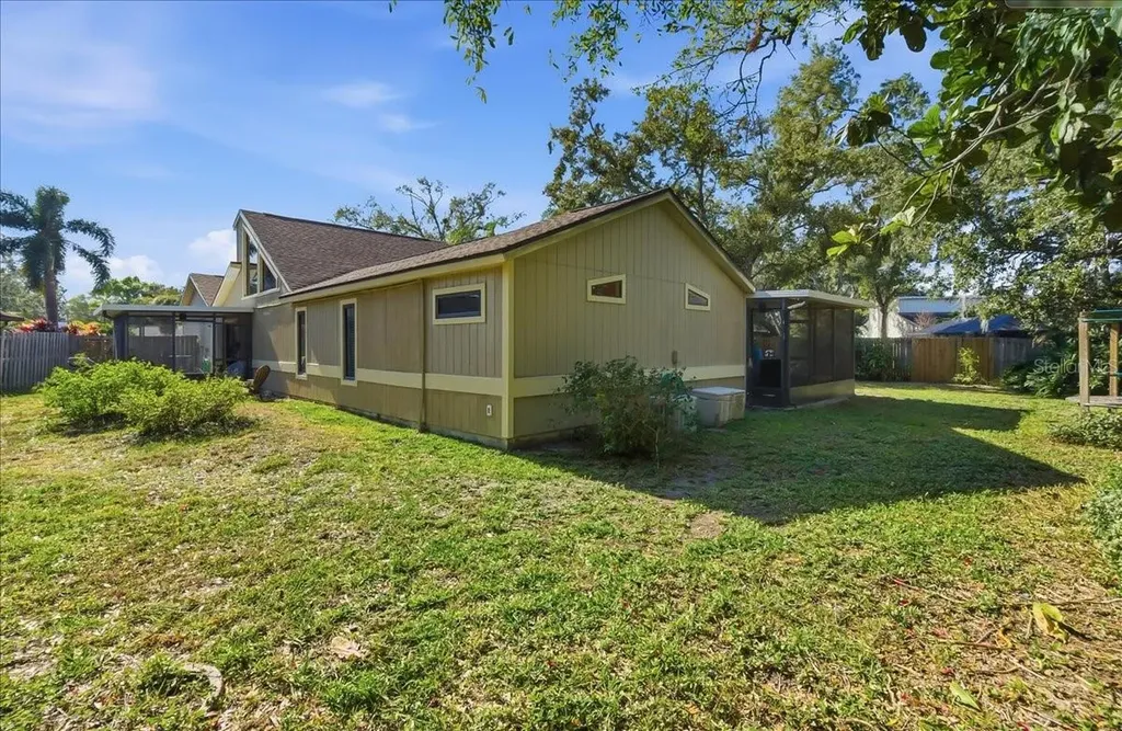 8215 Country Oaks Court Sarasota FL 34243