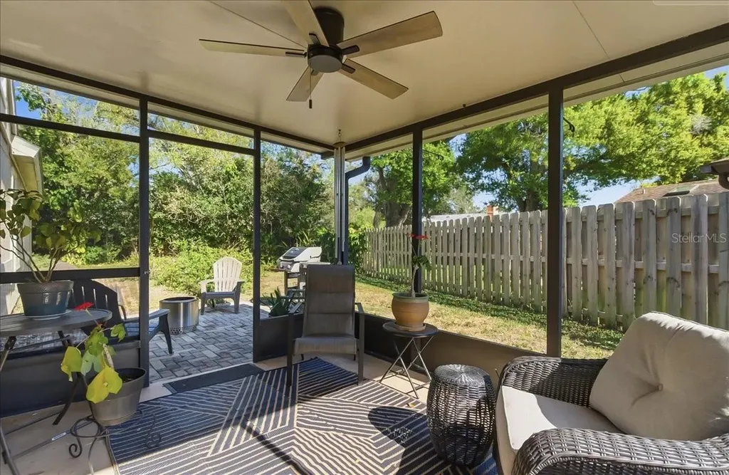 8215 Country Oaks Court Sarasota FL 34243