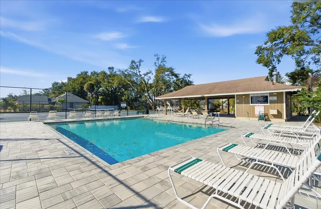 8215 Country Oaks Court Sarasota FL 34243