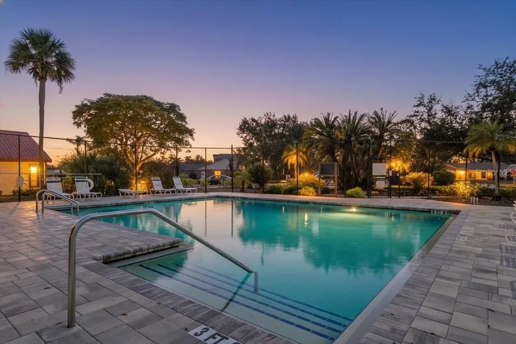 8215 Country Oaks Court Sarasota FL 34243