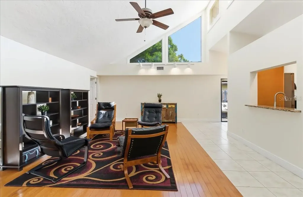 8215 Country Oaks Court Sarasota FL 34243