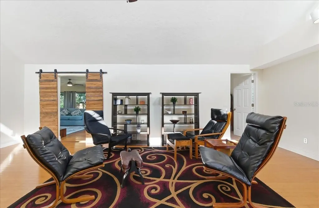 8215 Country Oaks Court Sarasota FL 34243