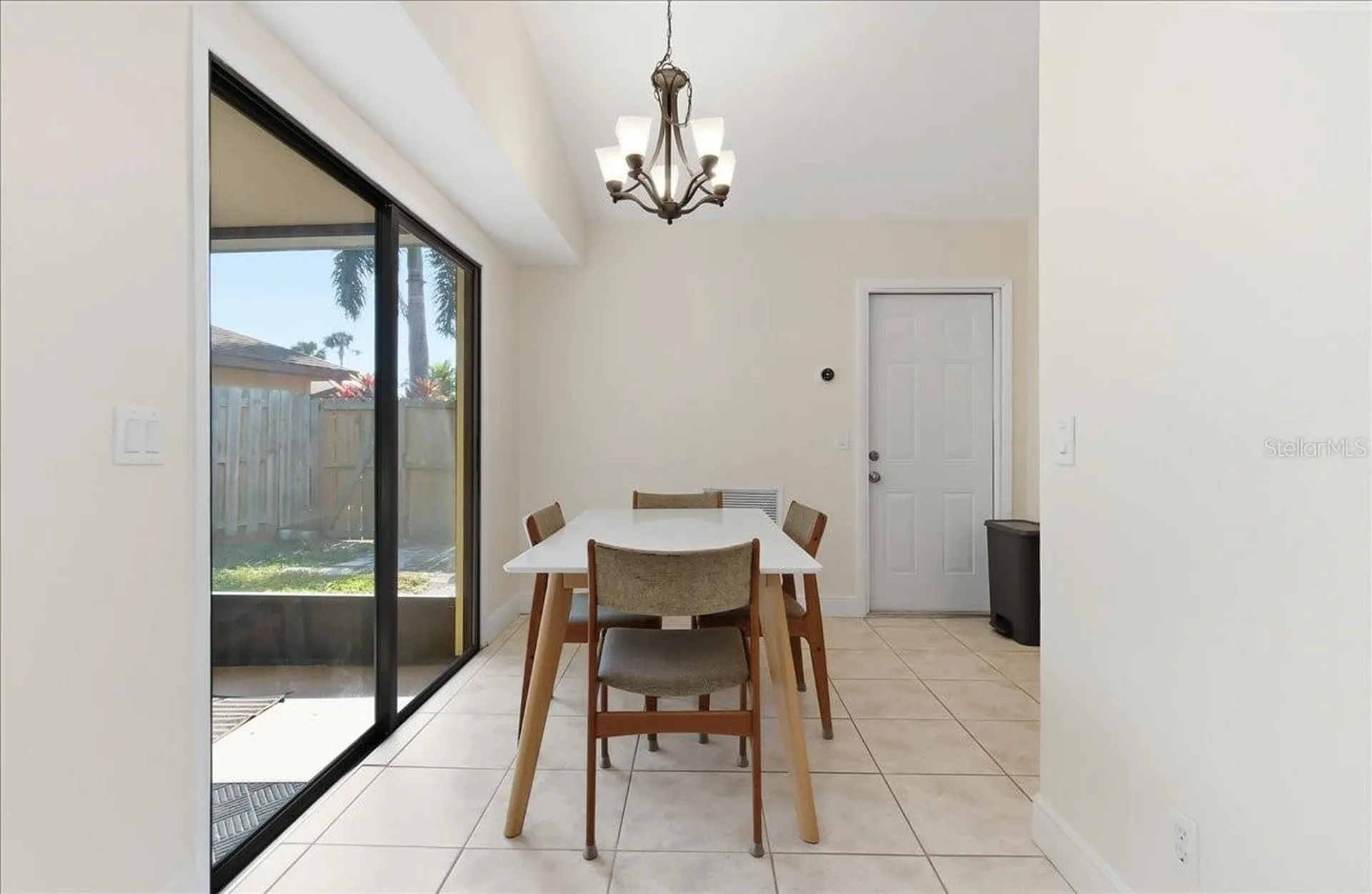 8215 Country Oaks Court Sarasota FL 34243