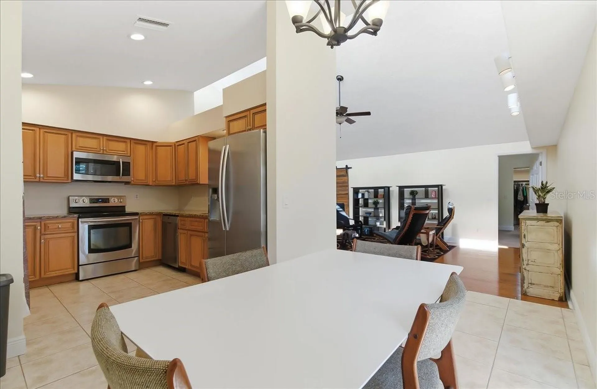 8215 Country Oaks Court Sarasota FL 34243