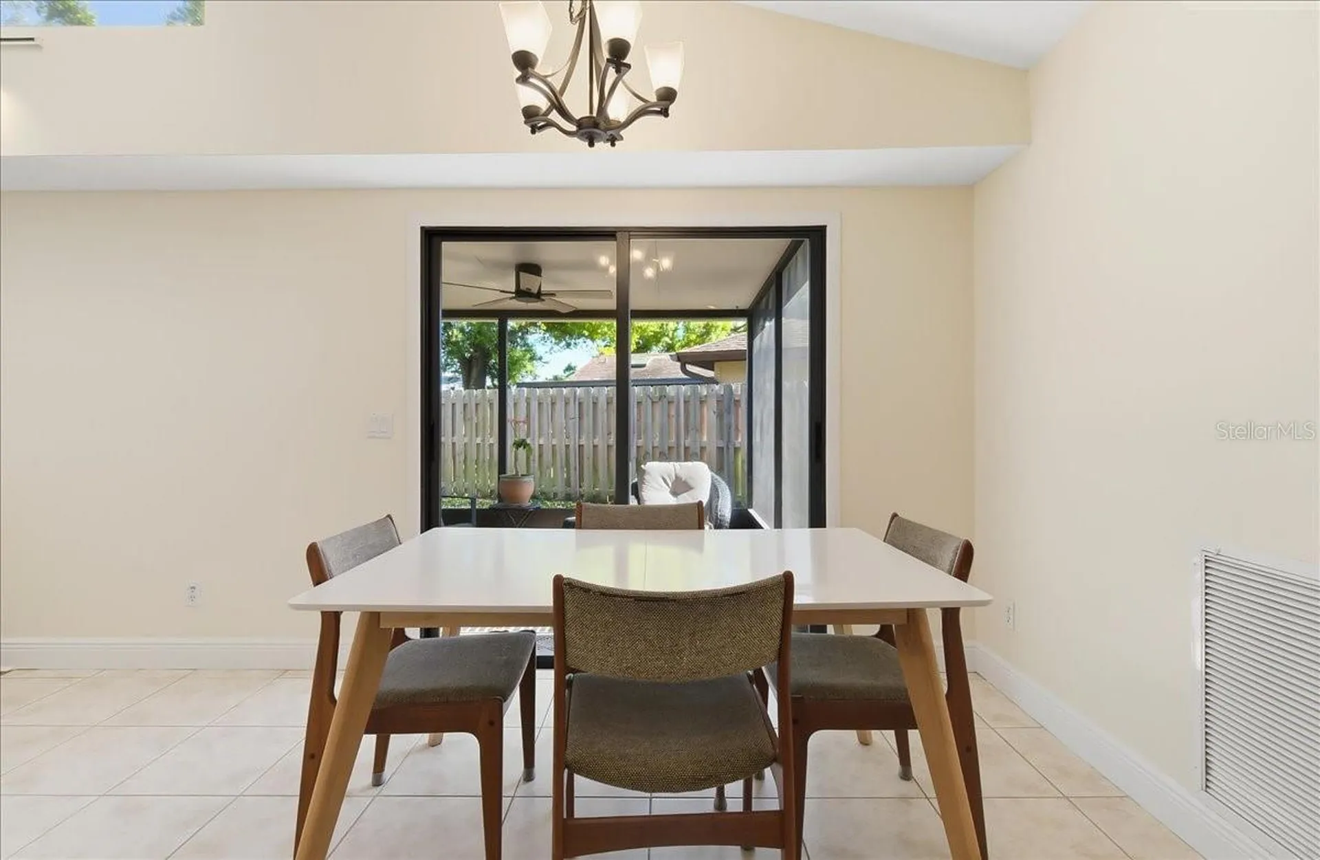 8215 Country Oaks Court Sarasota FL 34243