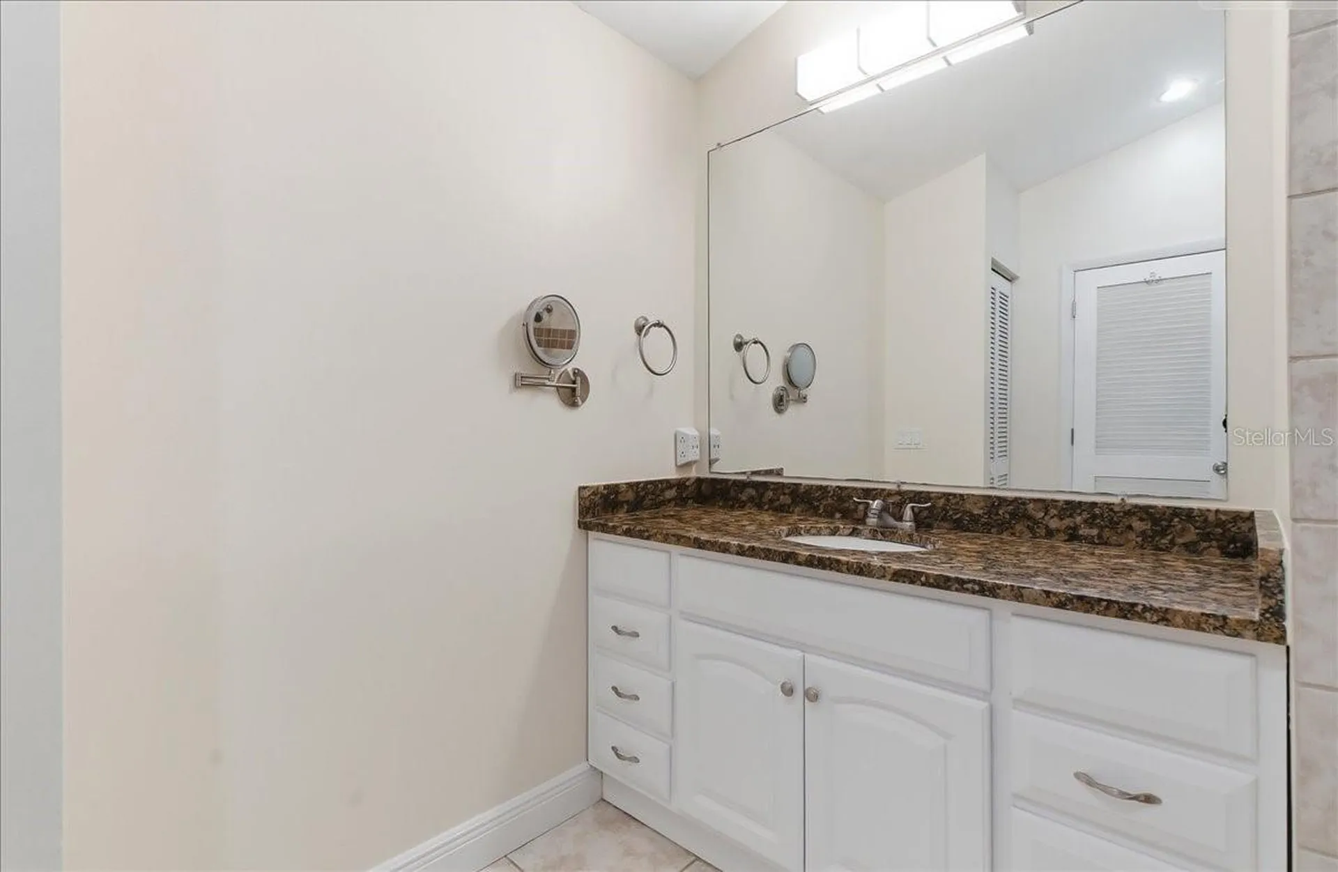 8215 Country Oaks Court Sarasota FL 34243